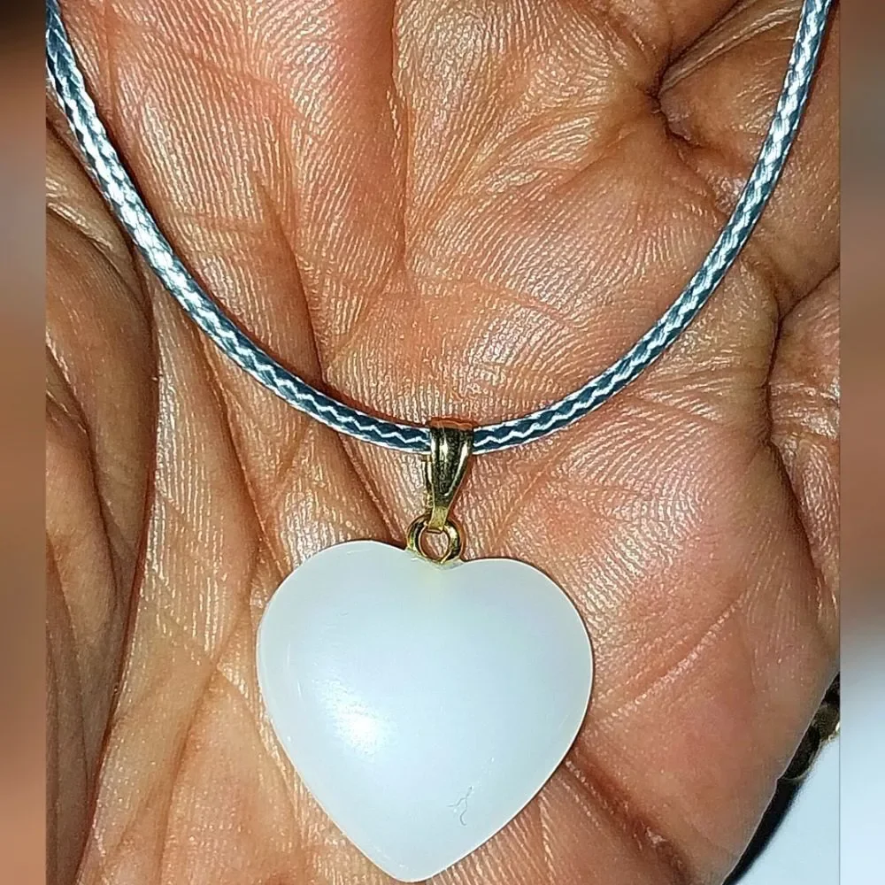 Vintage Beautiful Glass Heart Necklace For Adults And Kids